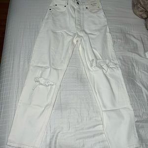 Size 26 | 2R: Abercrombie & Fitch White Jeans (The Mom High Rise)